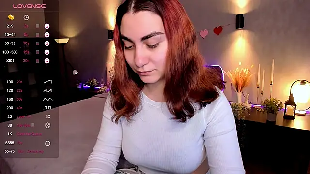 hannacheekss  online show from October 7, 2025, 2:12 am