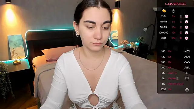 hannacheekss  online show from February 7, 2025, 6:56 am