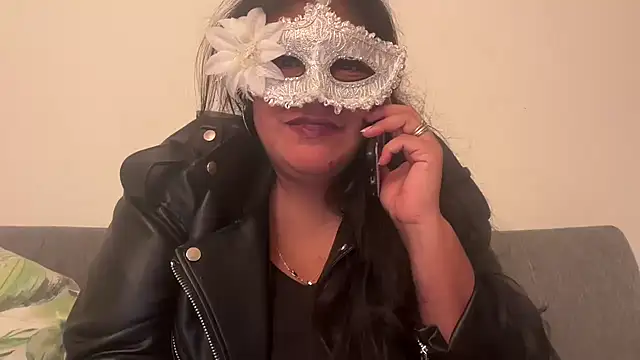 MashaCL online show from November 5, 2025, 6:11 pm