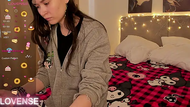 Snapshot of Emily_Strikeee chatting on February 27, 2026, 4:34 am Emily Strikeee online show from February 27, 2026, 4:34 am