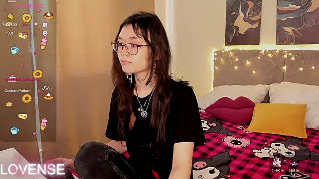 Snapshot of Emily_Strikeee chatting on February 25, 2026, 4:12 am Emily Strikeee online show from February 25, 2026, 4:12 am