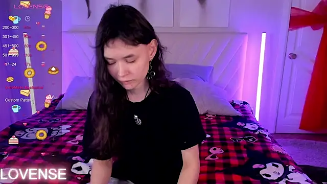 Snapshot of Emily_Strikeee chatting on February 6, 2026, 10:33 am Emily Strikeee online show from February 6, 2026, 10:33 am