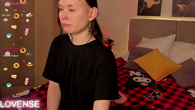 Snapshot of Emily_Strikeee chatting on February 13, 2026, 10:37 am Emily Strikeee online show from February 13, 2026, 10:37 am