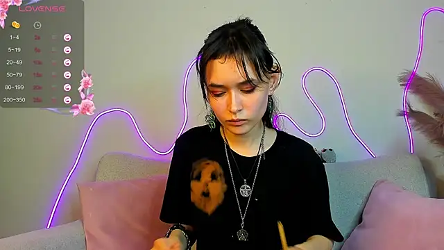 Emily Strikeee online show from February 11, 2025, 1:20 pm