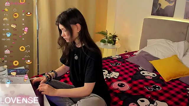 Snapshot of Emily_Strikeee chatting on February 8, 2026, 9:51 am Emily Strikeee online show from February 8, 2026, 9:51 am