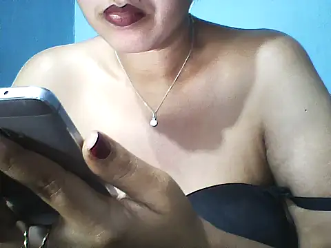 layanah12 online show from February 19, 2025, 7:05 pm