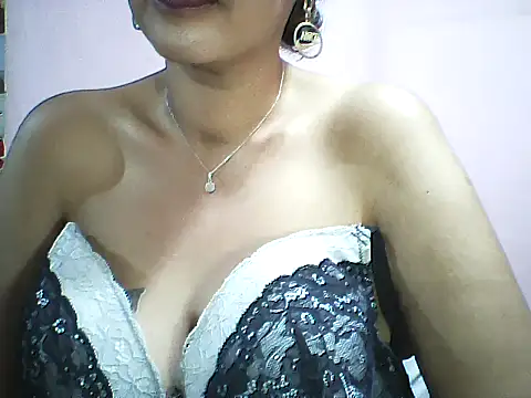 layanah12 online show from September 8, 2025, 3:11 pm
