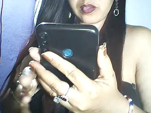 layanah12 online show from March 18, 2026, 6:42 pm