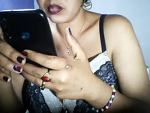 layanah12 online show from September 30, 2025, 3:07 pm