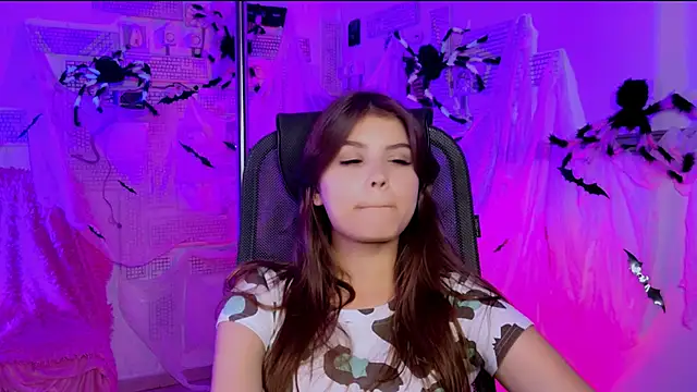 Snapshot of EvaThopson chatting on October 29, 2025, 12:04 pm EvaThopson online show from October 29, 2025, 12:04 pm