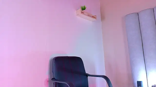 Snapshot of ChanelAdamss_ chatting on October 6, 2025, 2:57 am ChanelAdamss  online show from October 6, 2025, 2:57 am