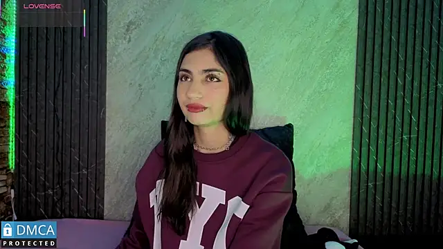 Snapshot of SolBeaumont1 chatting on September 17, 2025, 7:05 pm SolBeaumont1 online show from September 17, 2025, 7:05 pm