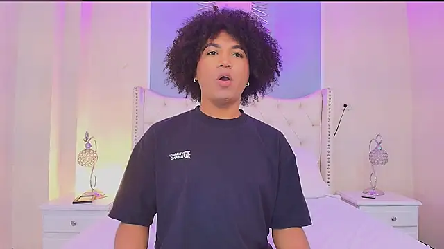 Snapshot of Ambar_Collingg chatting on October 28, 2025, 2:27 pm Ambar Collingg online show from October 28, 2025, 2:27 pm