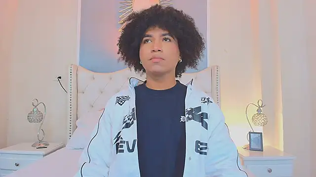 Snapshot of Ambar_Collingg chatting on October 16, 2025, 2:25 pm Ambar Collingg online show from October 16, 2025, 2:25 pm