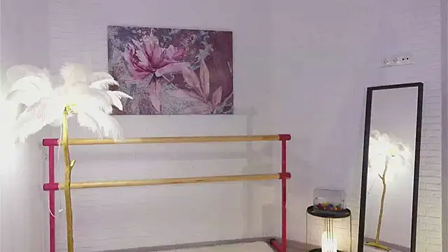 lylylovesyou online show from February 1, 2025, 5:49 am