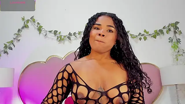 NahiaraReina online show from December 21, 2025, 2:41 pm