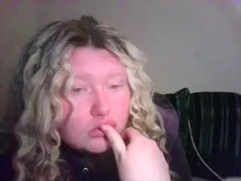 lilah-xo online show from December 13, 2024, 12:20 am