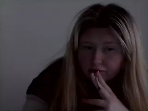 lilah-xo online show from February 16, 2025, 5:04 pm