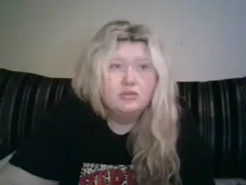 lilah-xo online show from December 25, 2024, 7:02 pm