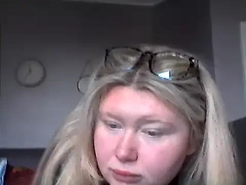 lilah-xo online show from February 23, 2025, 10:39 am