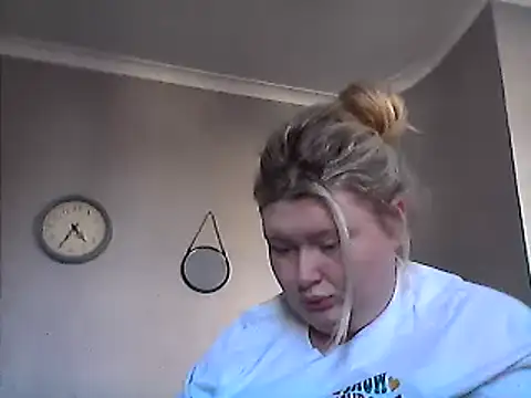 lilah-xo online show from March 5, 2025, 3:40 pm