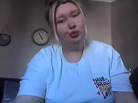 lilah-xo online show from March 5, 2025, 6:45 pm