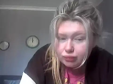 lilah-xo online show from March 11, 2025, 11:01 am