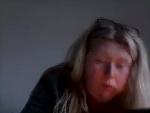 lilah-xo online show from February 23, 2025, 5:07 pm