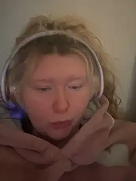 lilah-xo online show from December 11, 2024, 2:44 pm