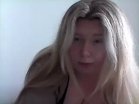 lilah-xo online show from March 6, 2025, 4:38 pm