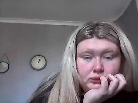 lilah-xo online show from March 10, 2025, 12:06 pm