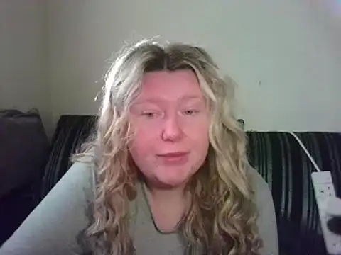 lilah-xo online show from December 9, 2024, 2:49 pm