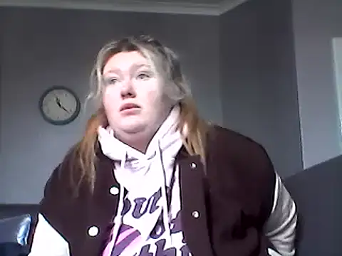 lilah-xo online show from February 16, 2025, 1:05 pm