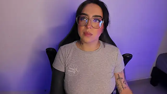 Snapshot of AnnikaMerliahh_ chatting on October 16, 2025, 3:37 am AnnikaMerliahh online show from October 16, 2025, 3:37 am