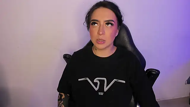 Snapshot of AnnikaMerliahh_ chatting on September 26, 2025, 4:41 am AnnikaMerliahh online show from September 26, 2025, 4:41 am