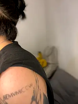 Snapshot of AnnikaMerliahh_ chatting on October 30, 2025, 3:38 am AnnikaMerliahh online show from October 30, 2025, 3:38 am