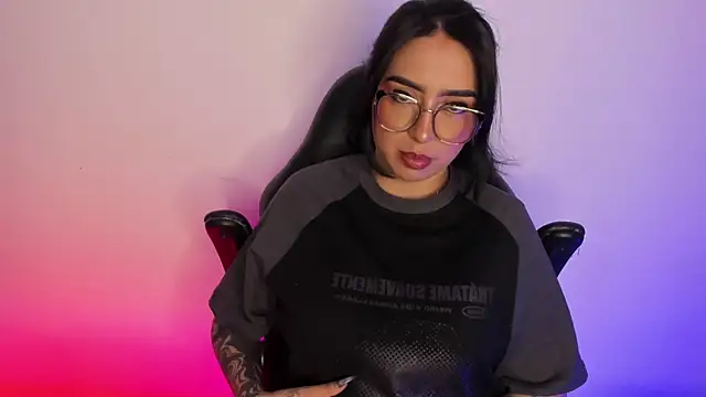 Snapshot of AnnikaMerliahh_ chatting on October 14, 2025, 4:13 am AnnikaMerliahh online show from October 14, 2025, 4:13 am