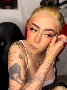 Snapshot of AnnikaMerliahh_ chatting on October 29, 2025, 3:05 am AnnikaMerliahh online show from October 29, 2025, 3:05 am