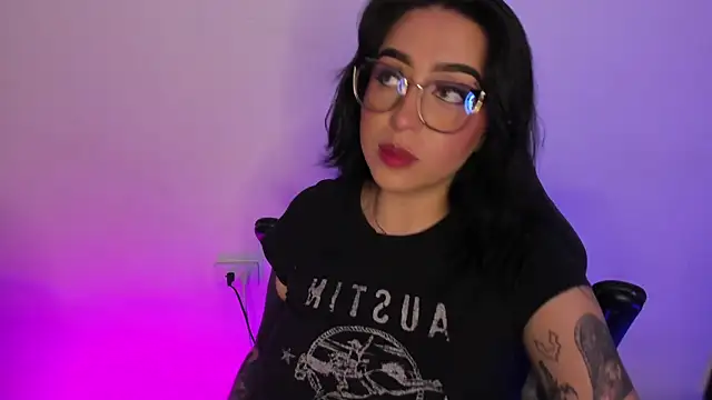 Snapshot of AnnikaMerliahh_ chatting on October 15, 2025, 4:00 am AnnikaMerliahh online show from October 15, 2025, 4:00 am