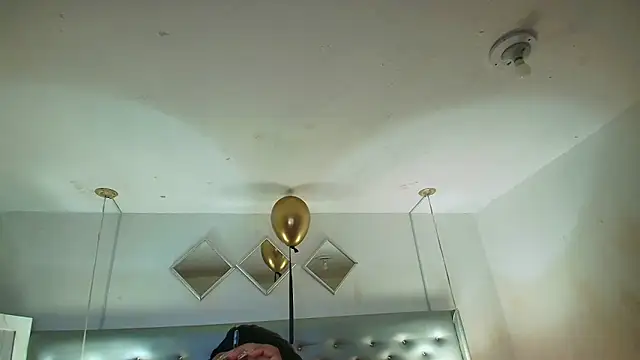 EileenBenzon online show from April 7, 2026, 2:08 pm