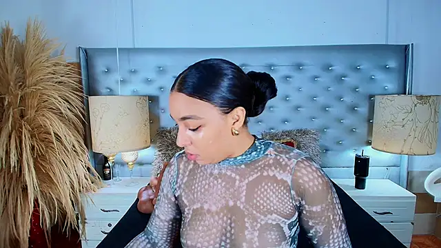 Snapshot of EileenBenzon chatting on February 24, 2025, 2:48 pm EileenBenzon online show from February 24, 2025, 2:48 pm