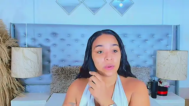 Snapshot of EileenBenzon chatting on September 8, 2025, 4:06 pm EileenBenzon online show from September 8, 2025, 4:06 pm