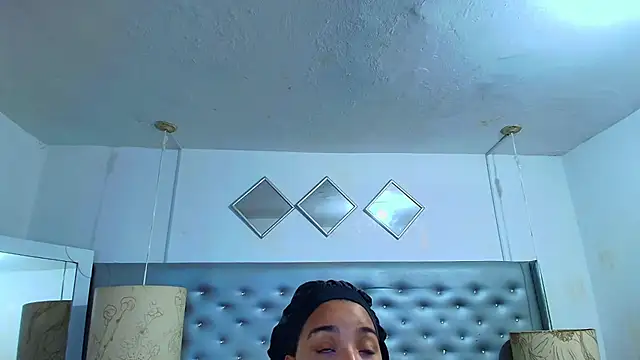 EileenBenzon online show from March 18, 2026, 4:04 am