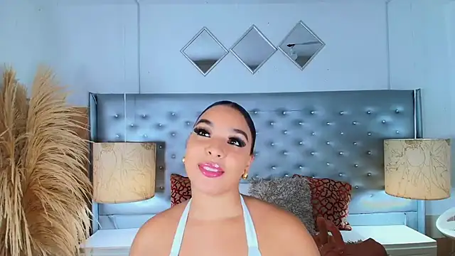 Snapshot of EileenBenzon chatting on March 1, 2025, 6:11 pm EileenBenzon online show from March 1, 2025, 6:11 pm