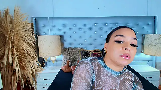 Snapshot of EileenBenzon chatting on February 24, 2025, 6:04 pm EileenBenzon online show from February 24, 2025, 6:04 pm