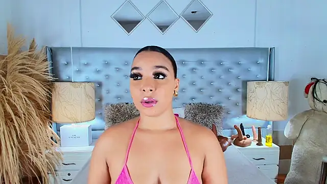 Snapshot of EileenBenzon chatting on March 17, 2025, 3:57 am EileenBenzon online show from March 17, 2025, 3:57 am