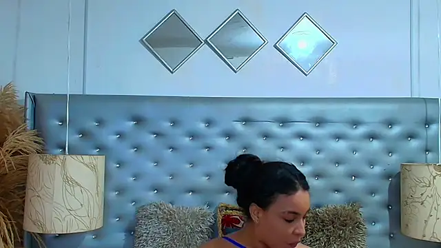 Snapshot of EileenBenzon chatting on October 20, 2025, 1:44 pm EileenBenzon online show from October 20, 2025, 1:44 pm