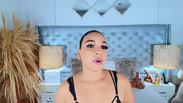 Snapshot of EileenBenzon chatting on March 14, 2025, 3:48 am EileenBenzon online show from March 14, 2025, 3:48 am