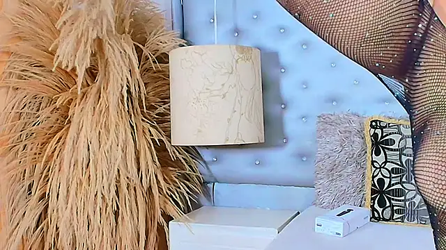 Snapshot of EileenBenzon chatting on October 10, 2025, 5:08 am EileenBenzon online show from October 10, 2025, 5:08 am