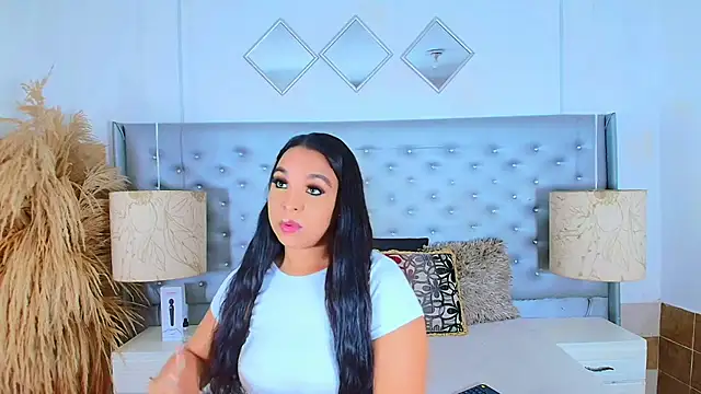 Snapshot of EileenBenzon chatting on October 11, 2025, 9:05 pm EileenBenzon online show from October 11, 2025, 9:05 pm